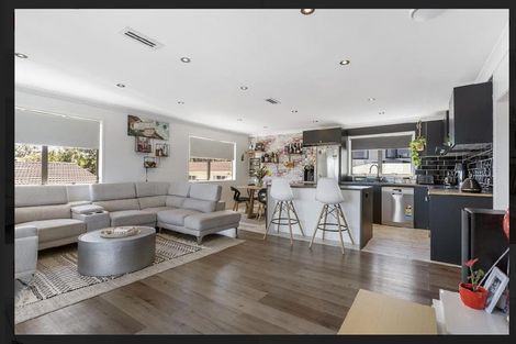 Photo of property in 14 Rena Place, West Harbour, Auckland, 0618