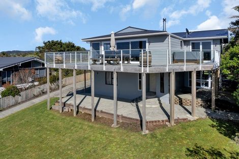 Photo of property in 16 Seaview Road, Ruakaka, 0116
