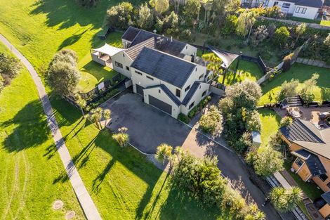 Photo of property in 8 Bowman Place, Whitby, Porirua, 5024