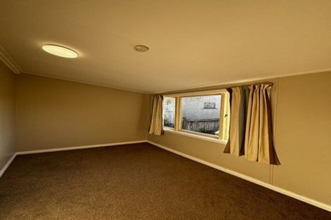 Photo of property in 32 Bonithon Avenue, Moturoa, New Plymouth, 4310