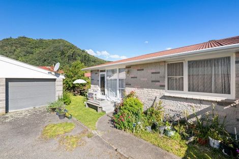 Photo of property in Claredon Court, 46d York Street, Picton, 7220