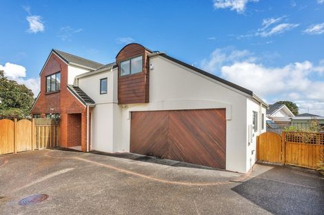 Photo of property in 2/2 Abercrombie Street, Howick, Auckland, 2014
