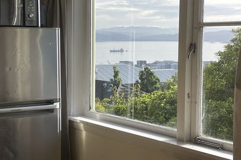 Photo of property in 29 Tanera Crescent, Brooklyn, Wellington, 6021