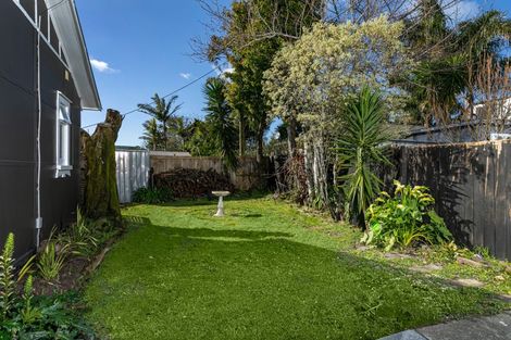 Photo of property in 117 Te Atatu Road, Te Atatu South, Auckland, 0610