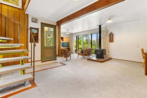 Photo of property in 13 Quinns Road, Waiatarua, Auckland, 0612