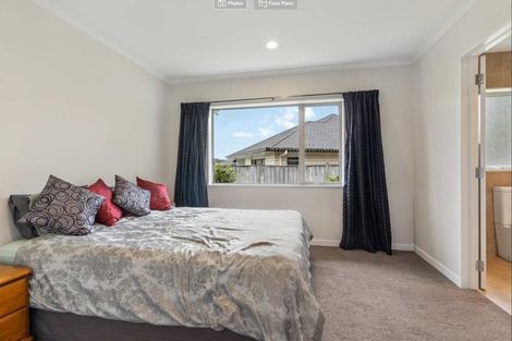 Photo of property in 11 Kilmacrennan Drive, Rosehill, Papakura, 2113