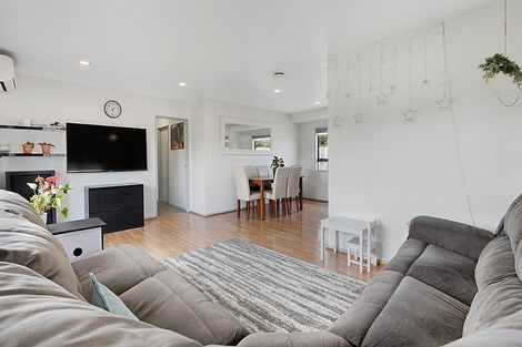 Photo of property in 16 O'sullivan Place, Waiuku, 2123