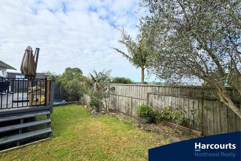 Photo of property in 20 Edgerton Road, Te Atatu Peninsula, Auckland, 0610