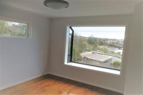 Photo of property in 16 Limmer Place, Browns Bay, Auckland, 0632