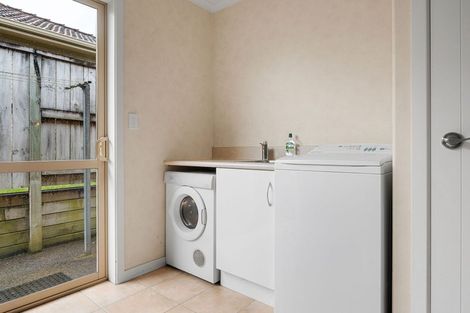 Photo of property in 21 Sovereign Isle Lane, Rototuna, Hamilton, 3210