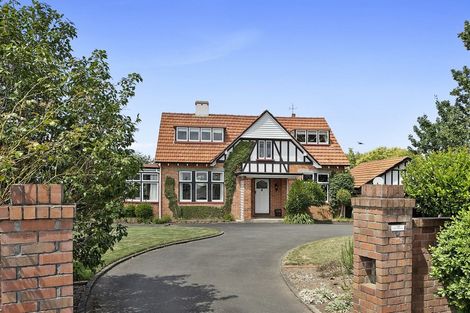 Photo of property in 48 Hillcrest Road, Hillcrest, Hamilton, 3216