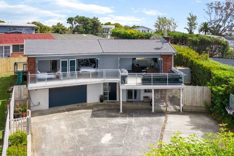 Photo of property in 2 Glenmore Road, Sunnyhills, Auckland, 2010