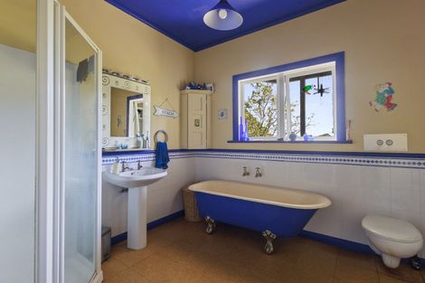 Photo of property in 18 Ngaumatau Road, Point Howard, Lower Hutt, 5013