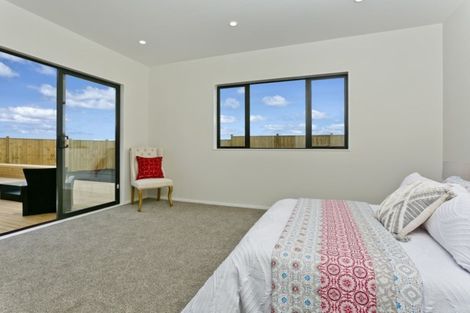 Photo of property in 18 Surf View Crescent, Red Beach, 0932