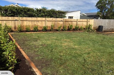 Photo of property in 137 Onepu Road, Lyall Bay, Wellington, 6022