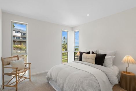 Photo of property in 2/1 The Brae, Mount Pleasant, Christchurch, 8081