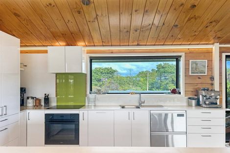 Photo of property in 1a Field Way, Waikanae Beach, Waikanae, 5036