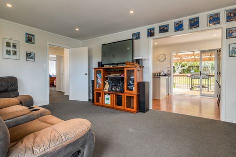 Photo of property in 112 Colwill Road, Massey, Auckland, 0614