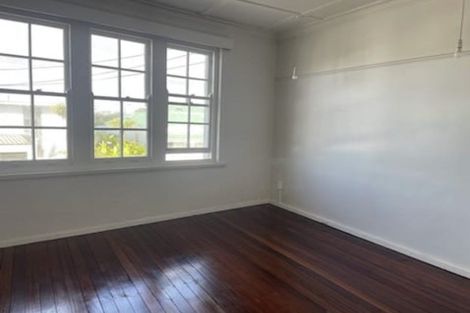 Photo of property in 1/45 Queen Street, Northcote Point, Auckland, 0627