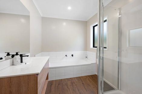 Photo of property in 1 Ribbonwood Lane, Kinloch, Taupo, 3377