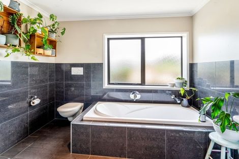 Photo of property in 48 Travers Road, Te Kauwhata, 3782