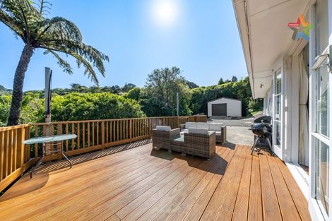 Photo of property in 64 Pekanga Road, Normandale, Lower Hutt, 5010