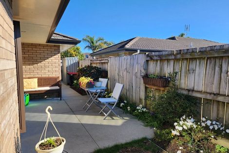 Photo of property in 21 Rainey Crescent, Papamoa Beach, Papamoa, 3118