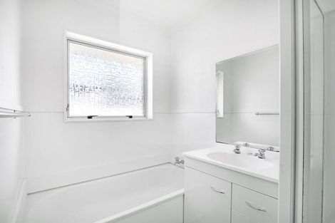 Photo of property in 10 Hollows Crescent, Takaro, Palmerston North, 4412