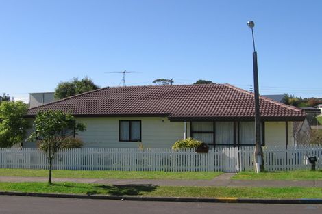 Photo of property in 17 Meadowvale Rise, Titirangi, Auckland, 0604