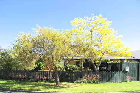 Photo of property in 2/11 Rubens Place, Burnside, Christchurch, 8053