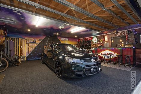 Photo of property in 8 Larmer Drive, Kumeu, 0810