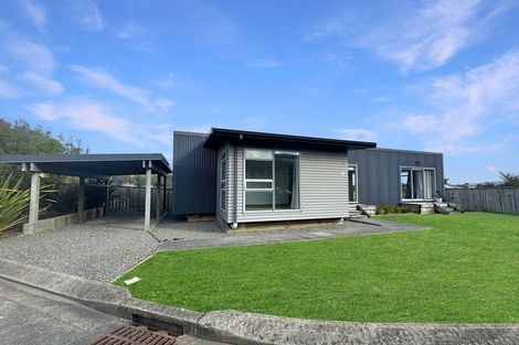 Photo of property in 90 Sunstone Crescent, Timberlea, Upper Hutt, 5018