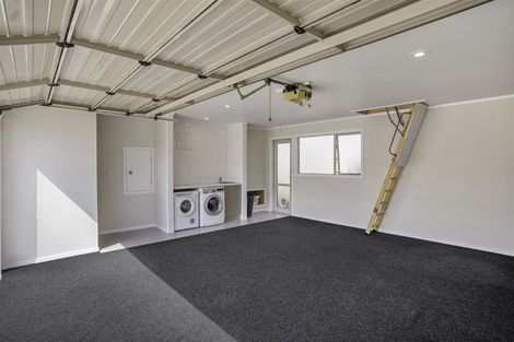 Photo of property in 81d Mirrabooka Avenue, Botany Downs, Auckland, 2010