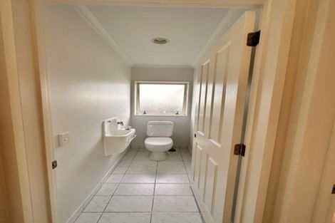 Photo of property in 23 Trovare Place, Golflands, Auckland, 2013