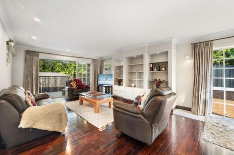 Photo of property in 8 Kerry Dell, Cockle Bay, Auckland, 2014