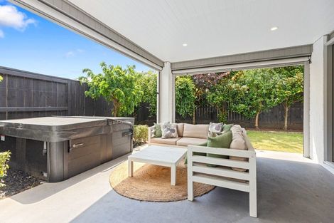 Photo of property in 21 Kahuparere Crescent, Pyes Pa, Tauranga, 3112