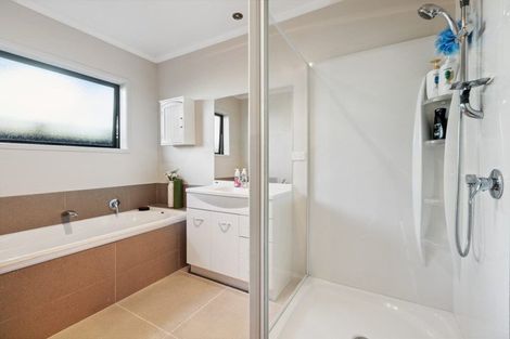 Photo of property in 21b Heta Road, Highlands Park, New Plymouth, 4312