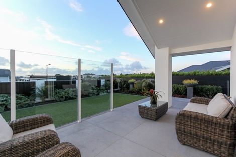 Photo of property in 1 Oakmont Crescent, Waiwhakaiho, New Plymouth, 4312