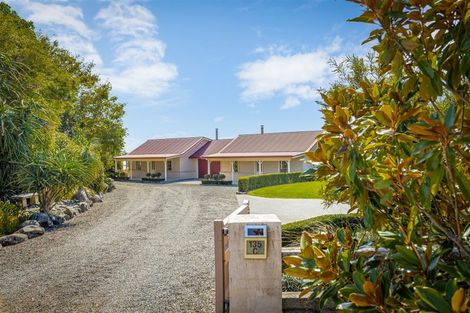 Photo of property in 135c Hutchinson Road, Helensville, 0875