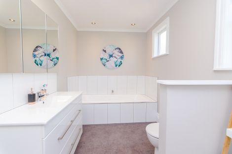 Photo of property in 16 King Street, Carterton, 5713