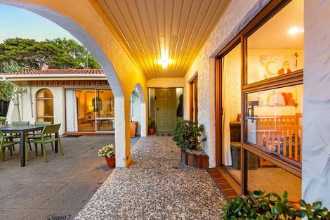 Photo of property in 84 Chelsea View Drive, Chatswood, Auckland, 0626