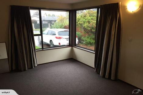 Photo of property in 12 Harkness Place Avonhead Christchurch City