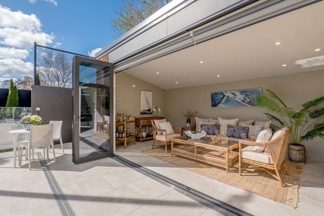 Photo of property in 90 Memorial Avenue, Ilam, Christchurch, 8053