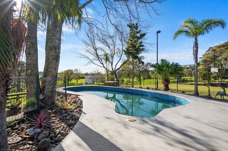 Photo of property in 49 Vaughans Road, Okura, Albany, 0792