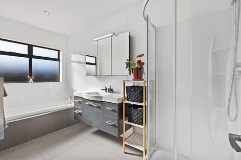 Photo of property in 15 Pounamu Avenue, Greenhithe, Auckland, 0632