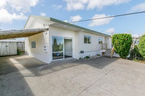 Photo of property in 28 Drome View Place, Beach Haven, Auckland, 0626