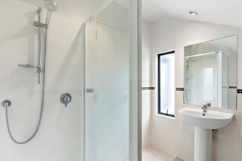 Photo of property in 3/64 Schnapper Rock Road, Schnapper Rock, Auckland, 0632