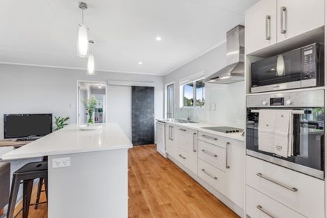 Photo of property in 7 Elizabeth Drive, West Harbour, Auckland, 0618