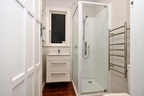 Photo of property in 4 Fruitvale Road, New Lynn, Auckland, 0600