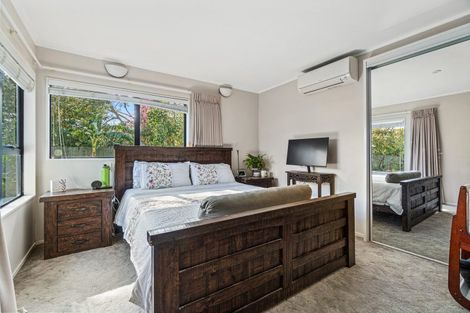 Photo of property in 9 Wyatt Place, Glendene, Auckland, 0602